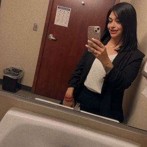 Meet your Posher, Roxana